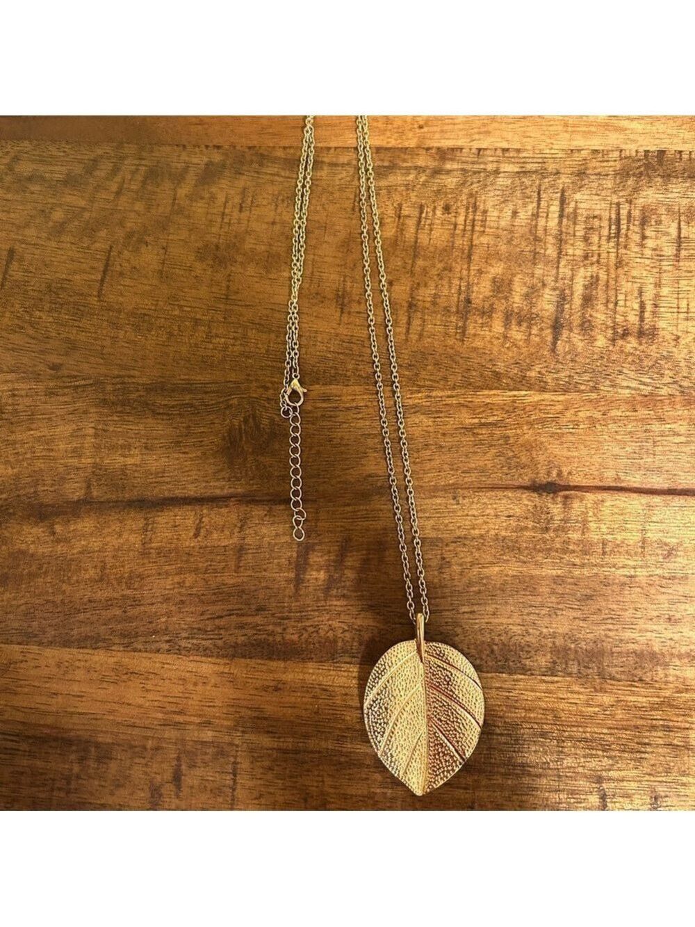 Gold tone leaf necklace